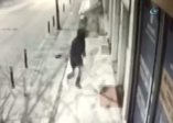 AK parti binasına molotof bombalı saldırı kamerada