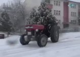 Traktörle tehlikeli drift şov
