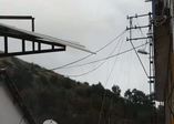Fırtına 2.5 tonluk çatıyı 50 metre uçurdu