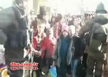 Asker çatışma ortasında kalan çocukları böyle kurtardı