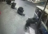 Sarıyer'deki minibüs kazası güvenlik kamerasında