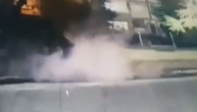 Polise atacağı bomba elinde patladı-1