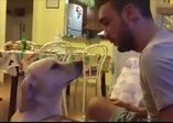 Sahibinden özür dileyen köpek