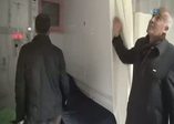 Babasını kurtarmak için ellerini feda etti