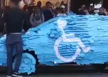 Engelli alanına park eden sürücüye unutulmaz ceza!