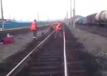 Genleşen tren raylarının inanılmaz hareketi
