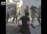 Katil devletin askerleri yaşlı adamı böyle dövdü