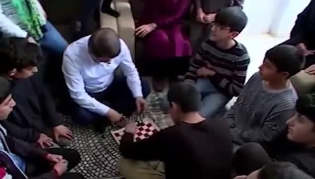 Davutoğlu ile Erkan'ın satranç maçı kırdı geçirdi-1