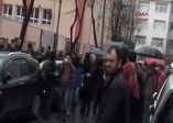 Teröristler etkisiz hale getirilince halk 'İstiklal marşı'nı okudu