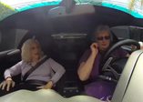 2 yaşlı kadın Lamborghini otomobile binerse ne olur?