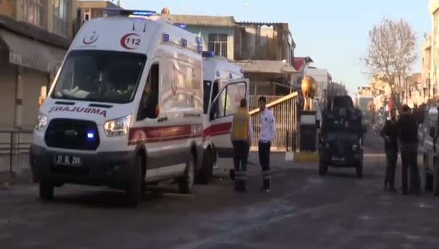 Sur'da 12 terörist daha teslim oldu-1