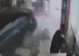 Otomobil restorana daldı!