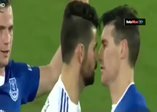 Costa rakibini ısırdı