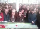 CHP'li isim namazda sohbet etti