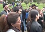 Bölücü slogan atan gruba polisten tokat gibi cevap