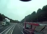 Bozulan arabasını yolun ortasında bırakınca TIR çarptı