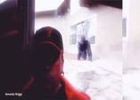 Goril selfie çekinen adamın üzerine atladı!