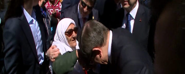 Davutoğlu'nun konuşmasına Sur'da yoğun ilgi-3