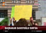 Diyarbakırlılar Başbakan Davutoğlu'nu bağrına bastı