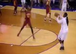 Kadın basketçinin basket atış tarzıyla olay oldu!