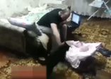 Sahibinin bebeğini dövdüğünü sanan kedi bakın ne yaptı!