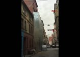 İşte Beyoğlu'ndaki binanın çökme anı!