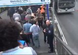 Avcılar'da metrobüs durağında hareketlilik