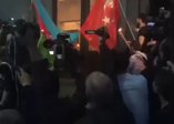 Ermenistan'da Türkiye ve Azerbaycan bayraklarını yaktılar