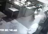 Halk kaza yapan sürücüye tekme tokat girişti!