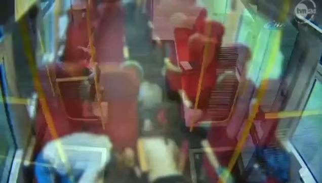 Trenin kamyonu biçme anı