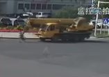 Vinç az kalsın kadını eziyordu