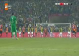 Podolski boş kaleye kaçırdı
