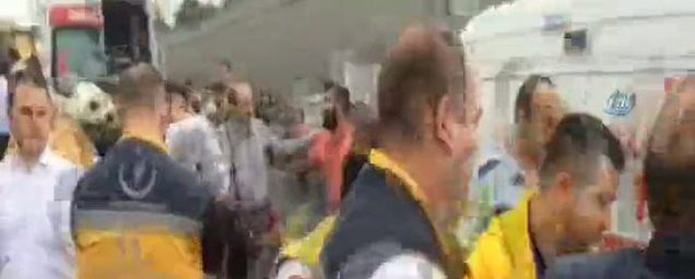 Metrobüs yolunda feci kaza-1