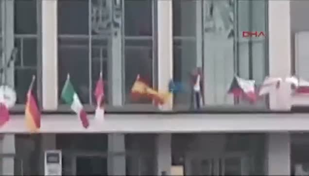 Almanya'da Türk bayrağına çirkin saldırı-1