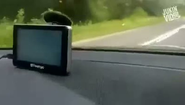 Davetsiz misafir dediğin böyle olur