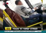 Adana'da otobüs şoförü yolda at yarışı oynadı