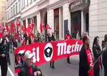 Merkel'e Nazi protestosu
