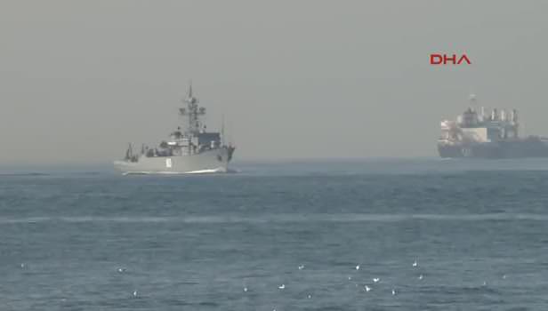 2 Rus savaş gemisi İstanbul Boğaz'ından geçti