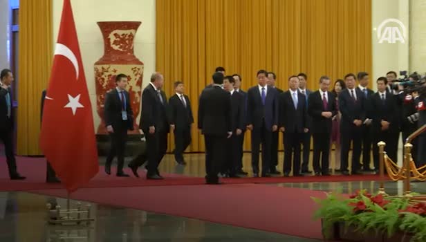 Cumhurbaşkanı Erdoğan resmi törenle karşılandı