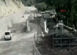 Güvenlik güçlerince vurulan PKK'lı teröristin kendini patlatma anı