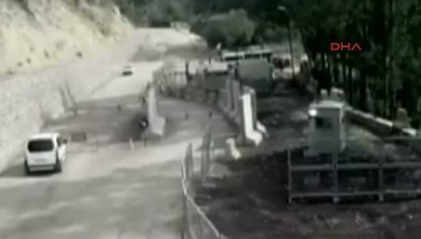 Güvenlik güçlerince vurulan PKK'lı teröristin kendini patlatma anı
