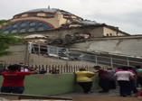 Küçükçekmece'de bir caminin minaresi yıkıldı