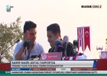 Samir Nasri taraftarlara üçlü çektirdi