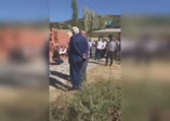 Mustafa Sarıgül, kendisini karşılayan silahlı magandaları gülerek izledi