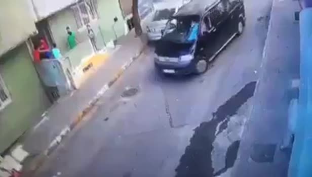 Bağcılar'da bir kişi adres sorma bahanesiyle çocukları kaçırmaya kalktı