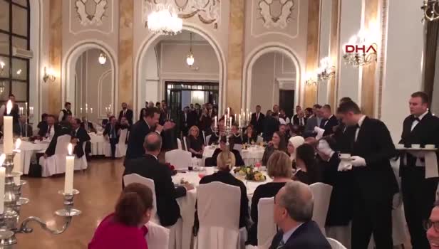 Sırp bakandan 'Osman Aga' türküsü