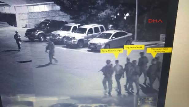 Genelkurmay Başkanı'nın yanındaki sivil kim?