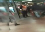 Metrobüs durağında feci dayak: "Vur" dedi olanlar oldu!