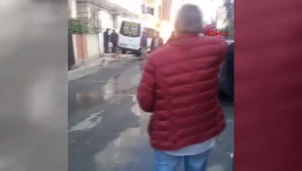 Küçükçekmece'de doğalgaz borusu patladı