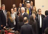 Küstah haberi yapan gazeteyi suratına fırlattı